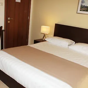 Hotel Rea, Candia